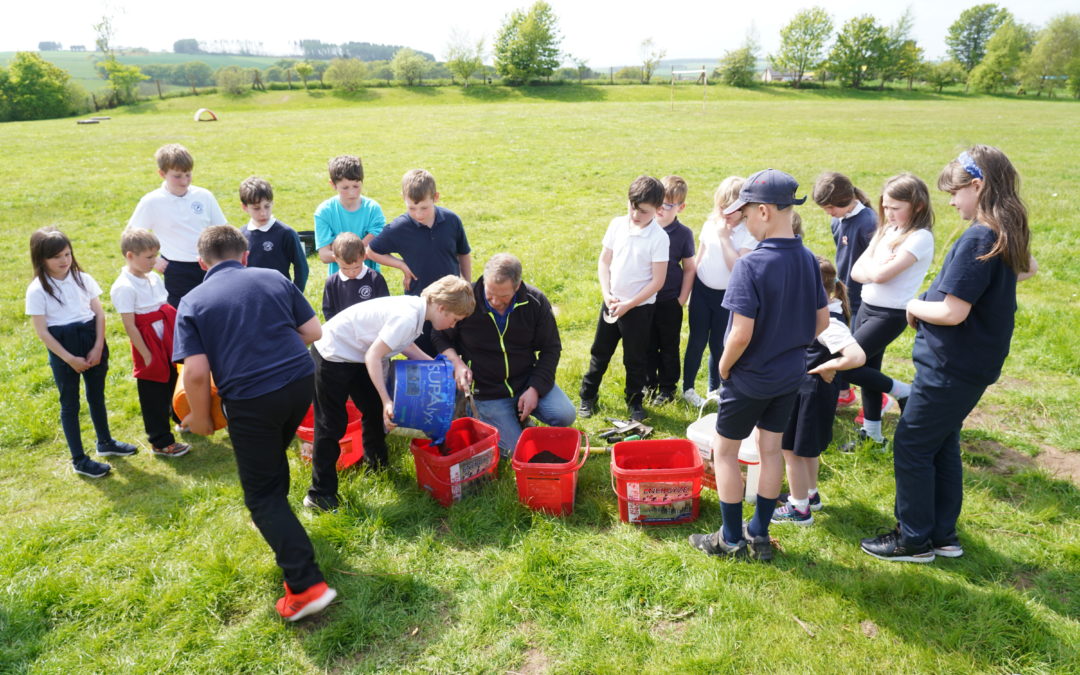 Monquhitter primary school pupils roll up their sleeves to plant tatties in preparation for Turriff Show 2023!